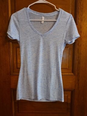 Nwot Simple Heathered Sky Blue V-Neck Short Sleeve Tee